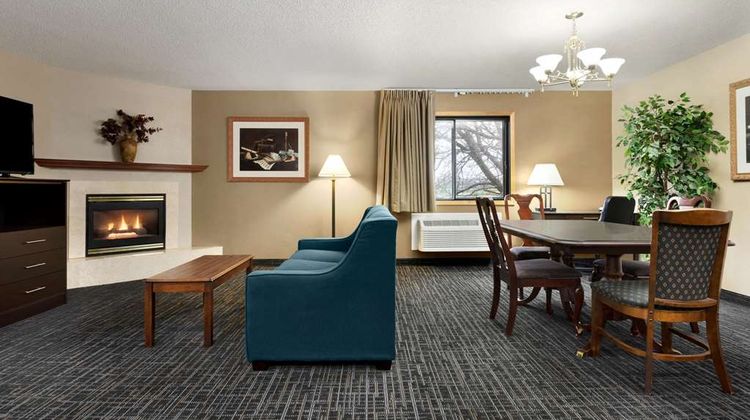 Baymont by Wyndham Sioux Falls West Suite
