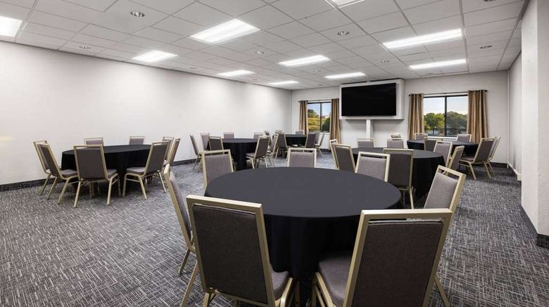 <b>Baymont by Wyndham Shakopee Meeting</b>. Images powered by <a href="https://iceportal.shijigroup.com/" title="IcePortal" target="_blank">IcePortal</a>.