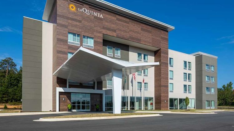 La Quinta Inn & Suites Greensboro Exterior