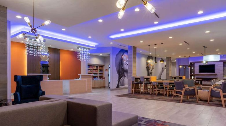 <b>La Quinta Inn & Suites Greensboro Lobby</b>. Images powered by <a href="https://iceportal.shijigroup.com/" title="IcePortal" target="_blank">IcePortal</a>.