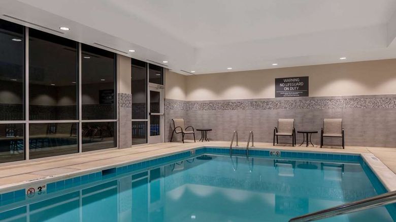 <b>La Quinta Inn & Suites Greensboro Pool</b>. Images powered by <a href="https://iceportal.shijigroup.com/" title="IcePortal" target="_blank">IcePortal</a>.