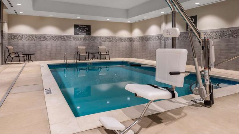 <b>La Quinta Inn & Suites Greensboro Pool</b>. Images powered by <a href="https://iceportal.shijigroup.com/" title="IcePortal" target="_blank">IcePortal</a>.