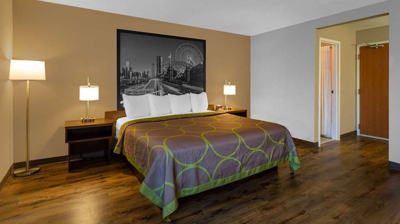 <b>Super 8 by Wyndham South Holland Room</b>. Images powered by <a href="https://iceportal.shijigroup.com/" title="IcePortal" target="_blank">IcePortal</a>.