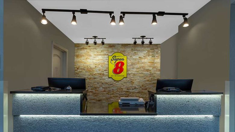 <b>Super 8 by Wyndham South Holland Lobby</b>. Images powered by <a href="https://iceportal.shijigroup.com/" title="IcePortal" target="_blank">IcePortal</a>.