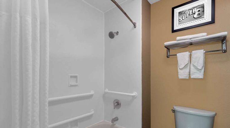 <b>Super 8 by Wyndham South Holland Room</b>. Images powered by <a href="https://iceportal.shijigroup.com/" title="IcePortal" target="_blank">IcePortal</a>.