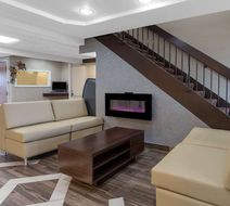 Super 8 by Wyndham South Holland Lobby