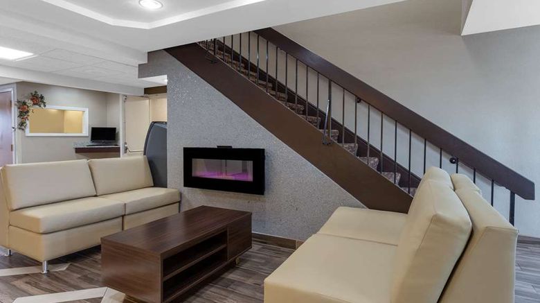 <b>Super 8 by Wyndham South Holland Lobby</b>. Images powered by <a href="https://iceportal.shijigroup.com/" title="IcePortal" target="_blank">IcePortal</a>.