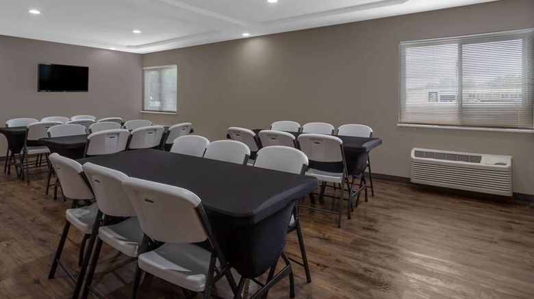 <b>Super 8 by Wyndham South Holland Meeting</b>. Images powered by <a href="https://iceportal.shijigroup.com/" title="IcePortal" target="_blank">IcePortal</a>.