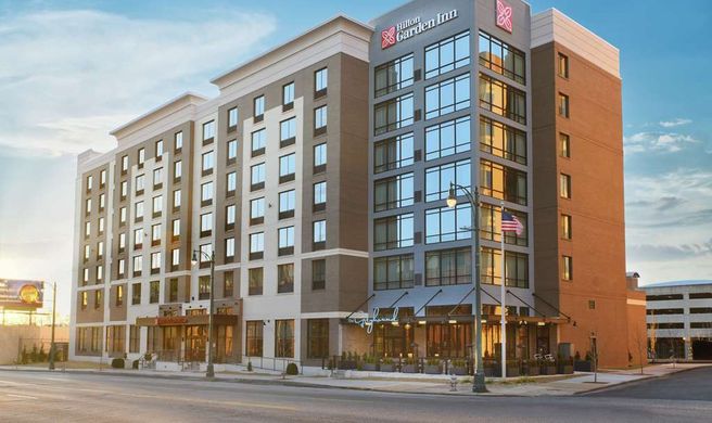 Hilton Garden Inn Memphis Downtown Exterior