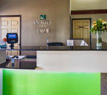 Quality Inn Moore Lobby