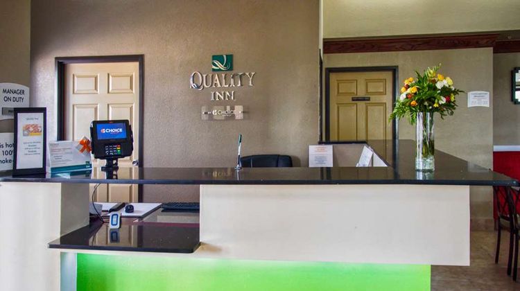 Quality Inn Moore Lobby