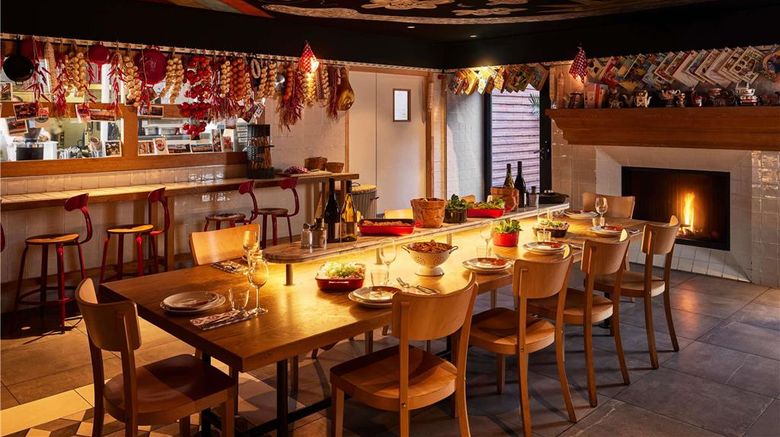 <b>Mama Shelter Toulouse Restaurant</b>. Images powered by <a href="https://iceportal.shijigroup.com/" title="IcePortal" target="_blank">IcePortal</a>.