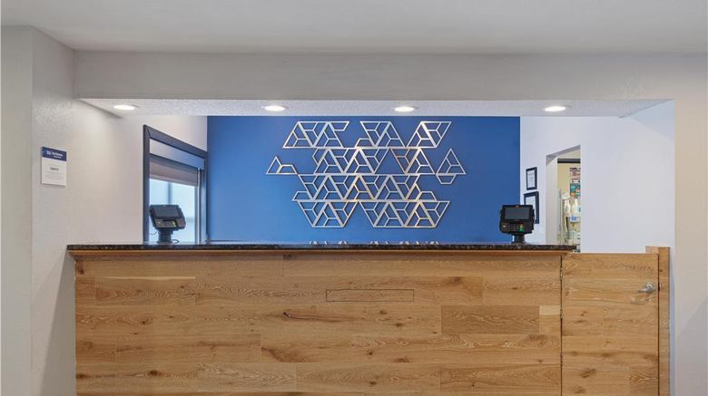 <b>Best Western Eau Claire South Lobby</b>. Images powered by <a href="https://iceportal.shijigroup.com/" title="IcePortal" target="_blank">IcePortal</a>.