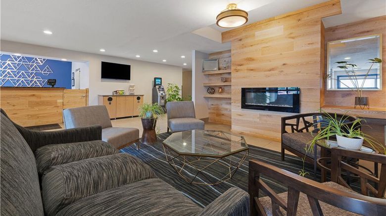 <b>Best Western Eau Claire South Lobby</b>. Images powered by <a href="https://iceportal.shijigroup.com/" title="IcePortal" target="_blank">IcePortal</a>.