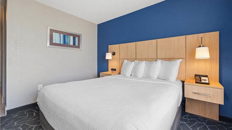 <b>Best Western Eau Claire South Room</b>. Images powered by <a href="https://iceportal.shijigroup.com/" title="IcePortal" target="_blank">IcePortal</a>.