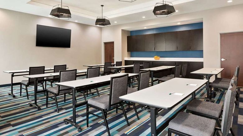 <b>La Quinta Inn & Suites, Richmond Meeting</b>. Images powered by <a href="https://iceportal.shijigroup.com/" title="IcePortal" target="_blank">IcePortal</a>.