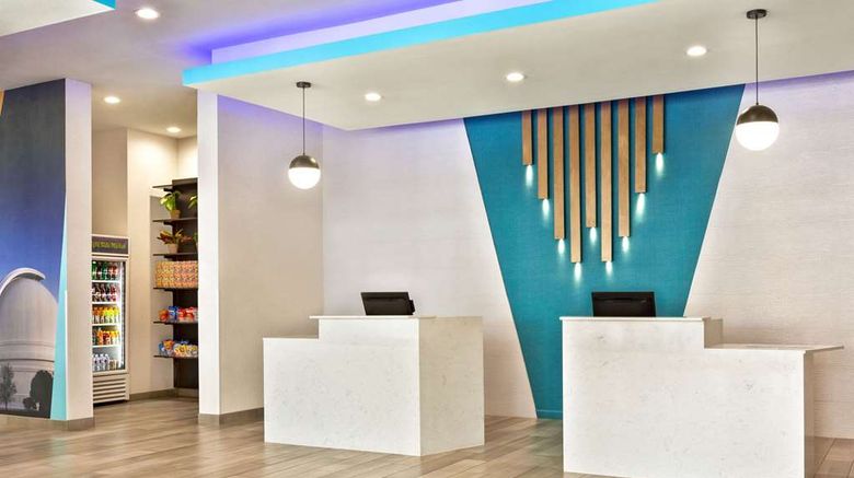 <b>La Quinta Inn & Suites, Richmond Lobby</b>. Images powered by <a href="https://iceportal.shijigroup.com/" title="IcePortal" target="_blank">IcePortal</a>.
