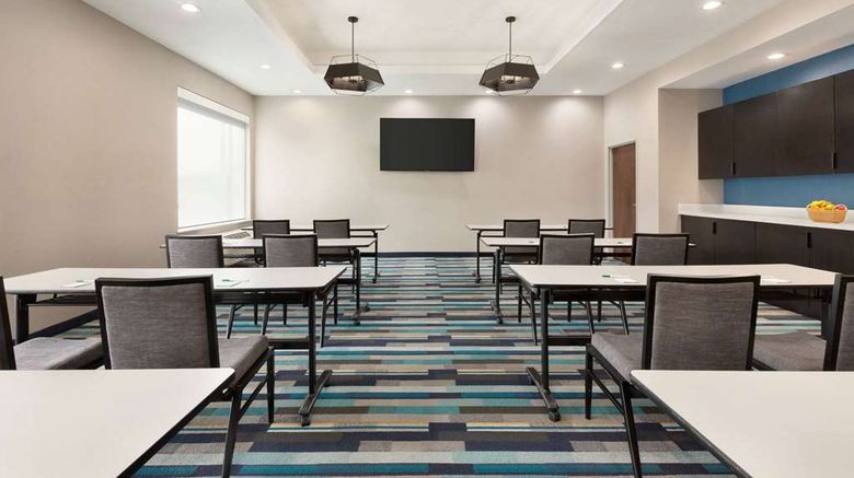 <b>La Quinta Inn & Suites, Richmond Meeting</b>. Images powered by <a href="https://iceportal.shijigroup.com/" title="IcePortal" target="_blank">IcePortal</a>.