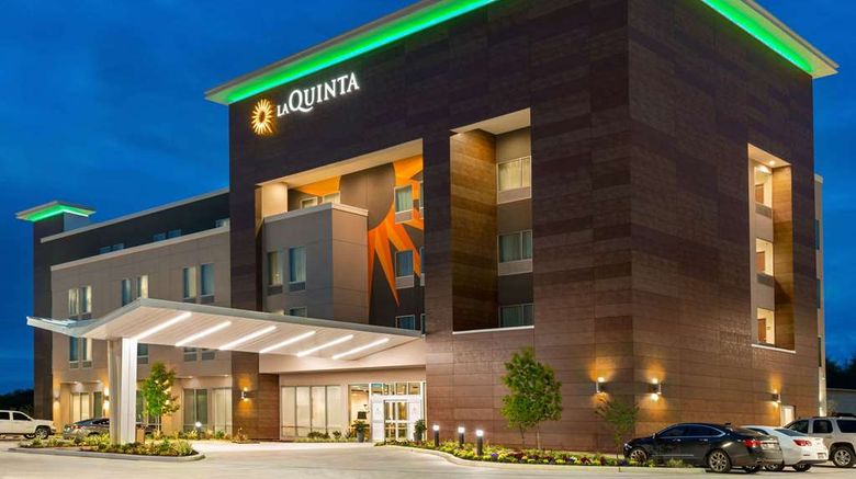 <b>La Quinta Inn & Suites, Richmond Exterior</b>. Images powered by <a href="https://iceportal.shijigroup.com/" title="IcePortal" target="_blank">IcePortal</a>.
