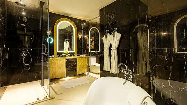 <b>Ezdan Palace Hotel Room</b>. Images powered by <a href="https://iceportal.shijigroup.com/" title="IcePortal" target="_blank">IcePortal</a>.
