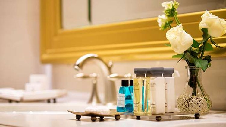 Ezdan Palace Hotel Room