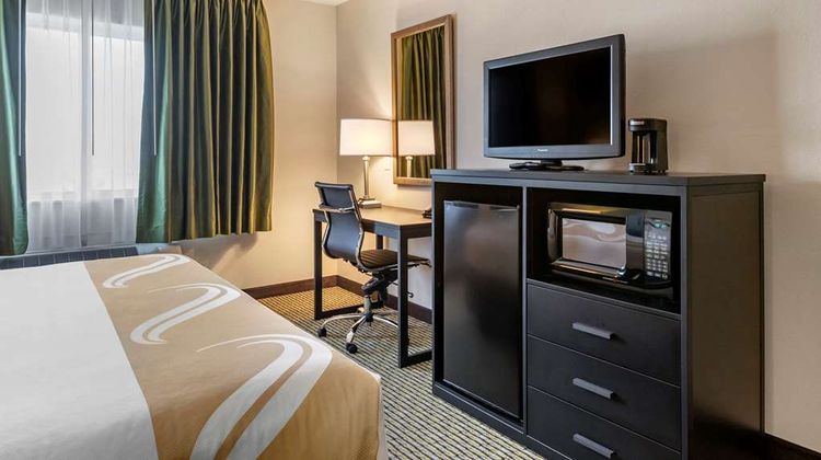 Quality Inn & Suites Bay City Suite