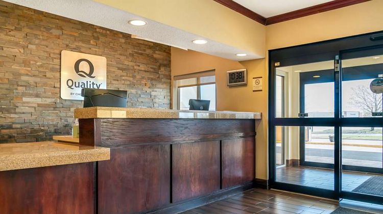 Quality Inn & Suites Bay City Lobby