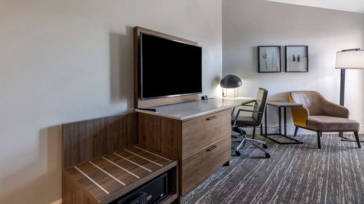 Best Western Premier Denver East Room