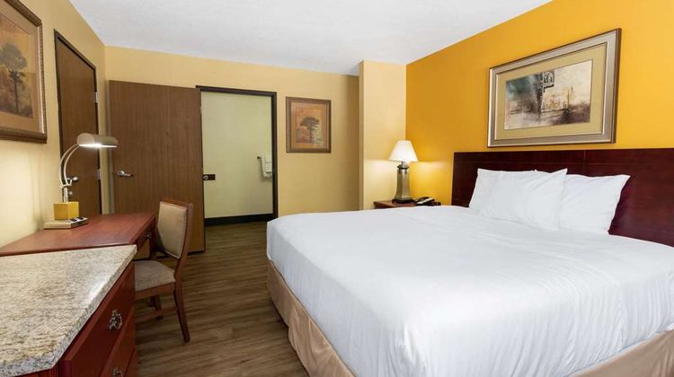 Travelodge by Wyndham Albuquerque East Room