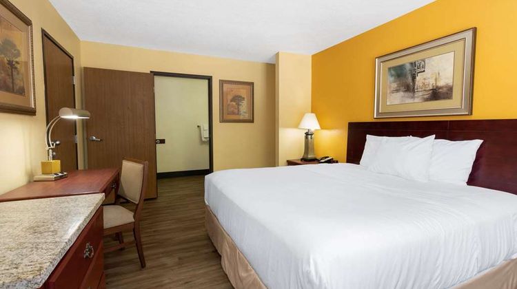 Travelodge by Wyndham Albuquerque East Room