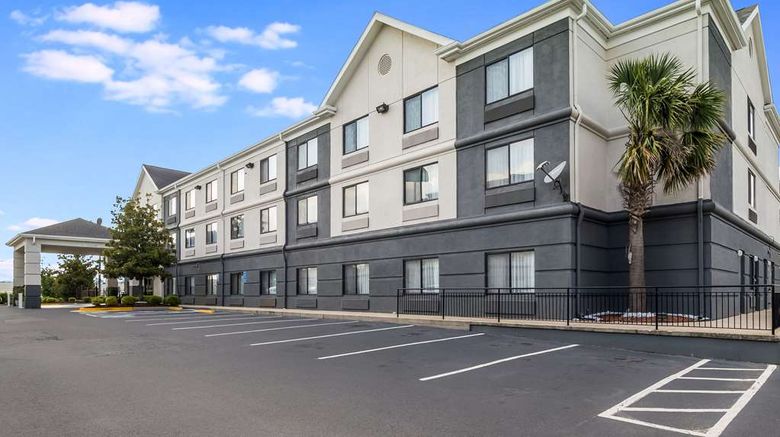 <b>Quality Inn & Suites Augusta Exterior</b>. Images powered by <a href="https://iceportal.shijigroup.com/" title="IcePortal" target="_blank">IcePortal</a>.