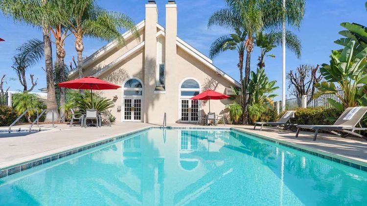 Chase Suite Hotel Brea Pool