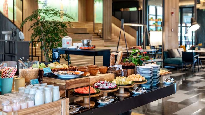 <b>Artyzen Habitat Hongqiao Shanghai Restaurant</b>. Images powered by <a href="https://iceportal.shijigroup.com/" title="IcePortal" target="_blank">IcePortal</a>.
