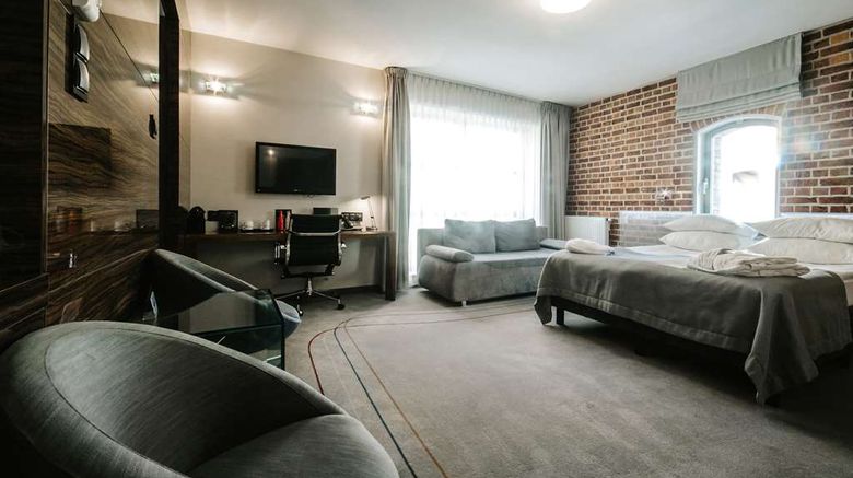<b>Q Hotel Grand Cru Room</b>. Images powered by <a href="https://iceportal.shijigroup.com/" title="IcePortal" target="_blank">IcePortal</a>.