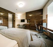 Q Hotel Grand Cru Room