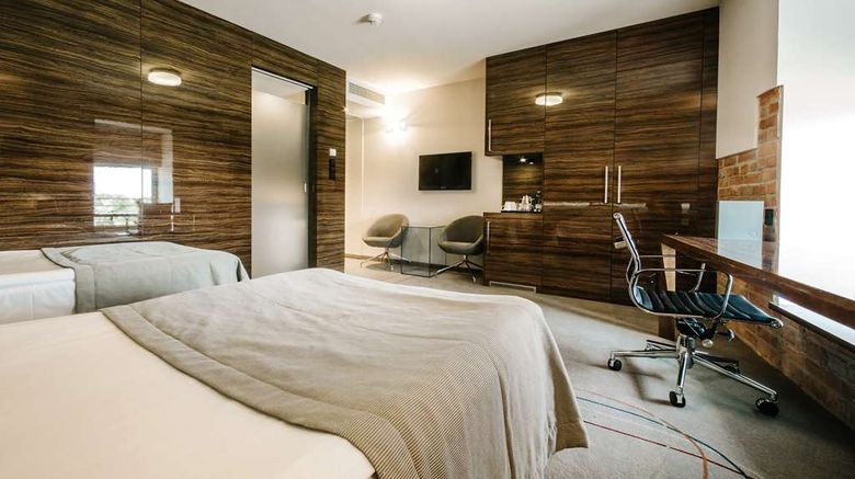 <b>Q Hotel Grand Cru Room</b>. Images powered by <a href="https://iceportal.shijigroup.com/" title="IcePortal" target="_blank">IcePortal</a>.