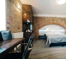 Q Hotel Grand Cru Room