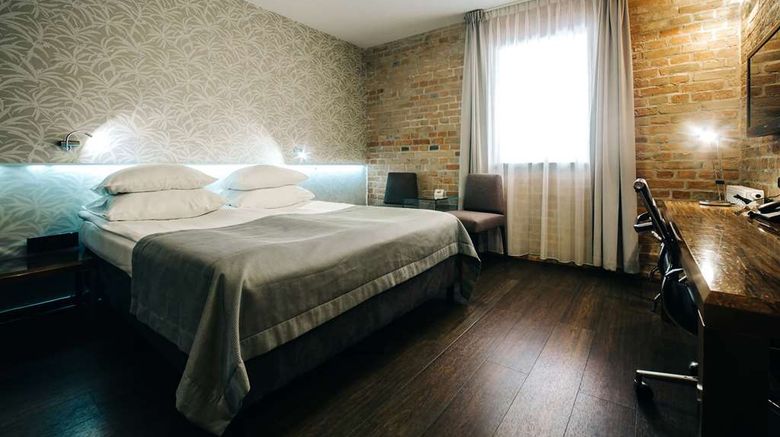 <b>Q Hotel Grand Cru Room</b>. Images powered by <a href="https://iceportal.shijigroup.com/" title="IcePortal" target="_blank">IcePortal</a>.