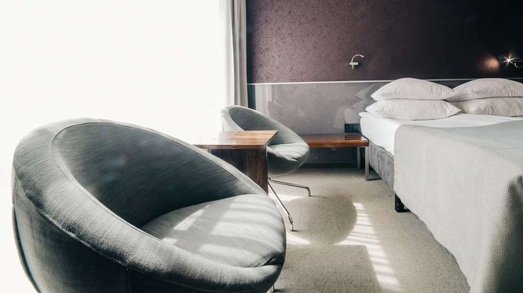 Q Hotel Grand Cru Room
