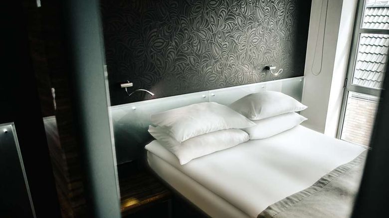 <b>Q Hotel Grand Cru Room</b>. Images powered by <a href="https://iceportal.shijigroup.com/" title="IcePortal" target="_blank">IcePortal</a>.