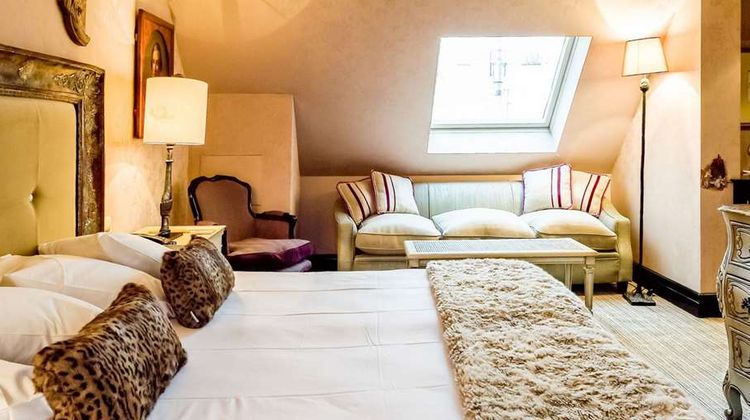 Hotel Chateaubriand Room