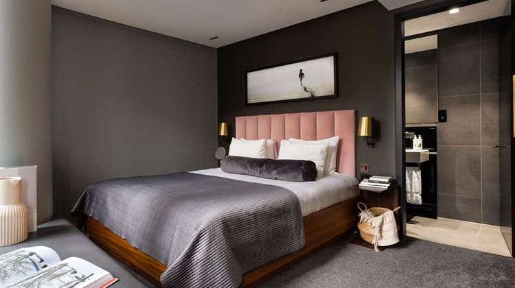 Native Bankside Room