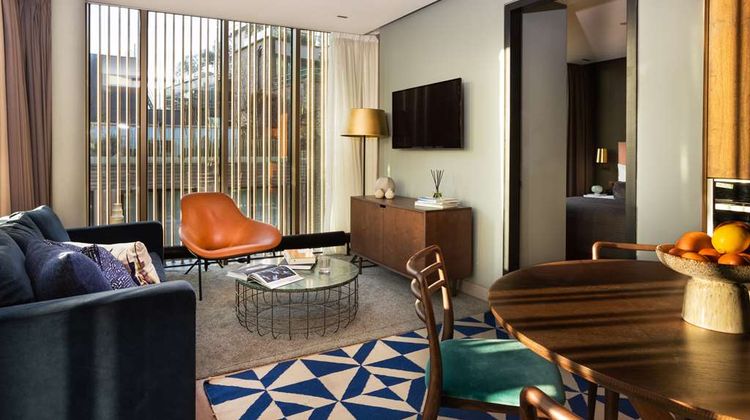 Native Bankside Room