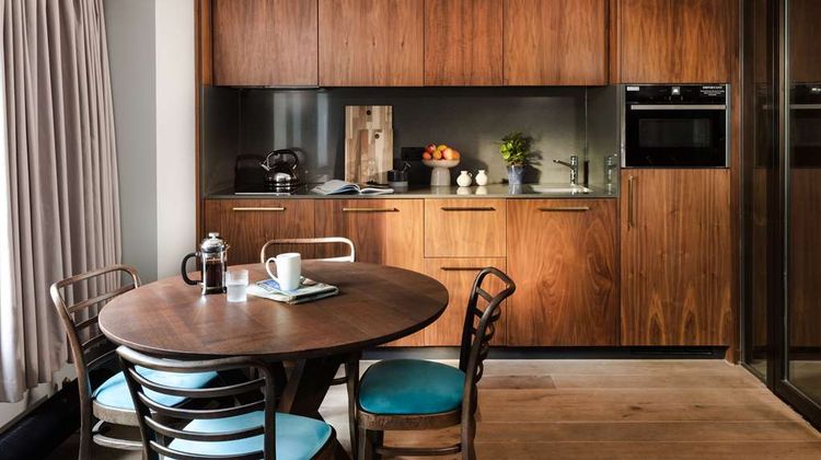 Native Bankside Room