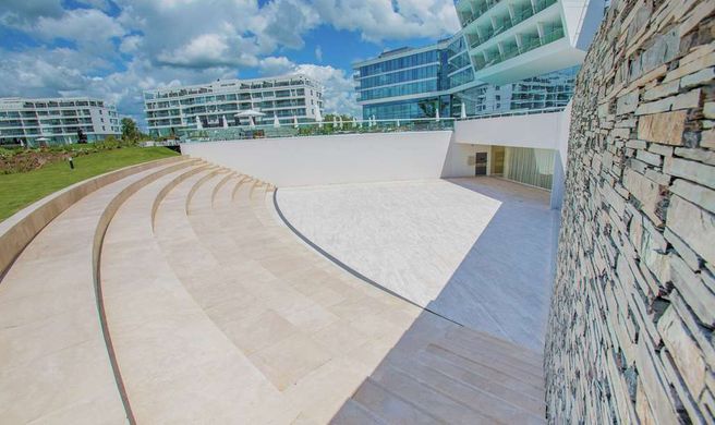 Hilton Pilar Exterior