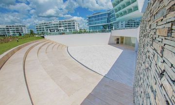 Hilton Pilar