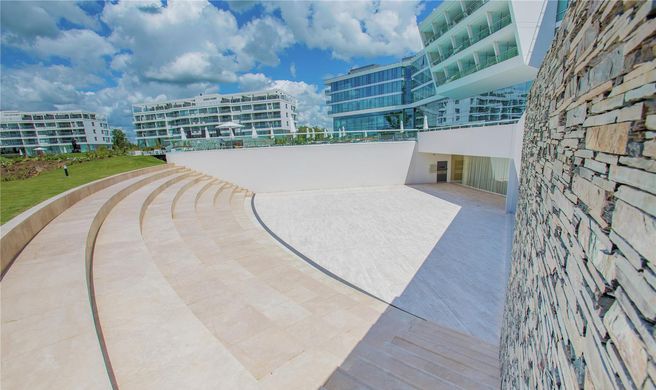 Hilton Pilar Exterior