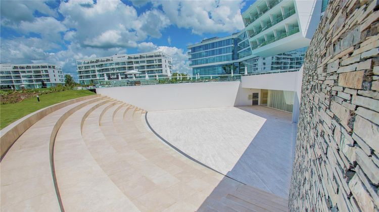 Hilton Pilar Exterior