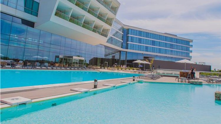 Hilton Pilar Pool