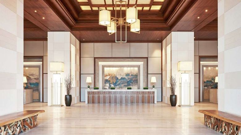 <b>Hilton Dubai Al Habtoor City Lobby</b>. Images powered by <a href="https://iceportal.shijigroup.com/" title="IcePortal" target="_blank">IcePortal</a>.